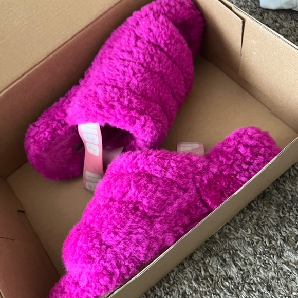 Ugg slippers - Picture 2 of 2